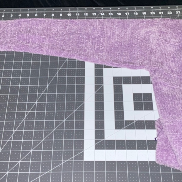 Elegant V-Neck Sweater in Soft Purple - Picture 3 of 7